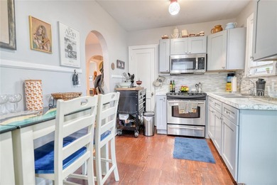 Welcome to this cozy, renovated 1940s bungalow. This home has a - photo 3