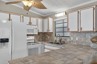 Welcome to your island retreat in the sought-after community of - photo 8