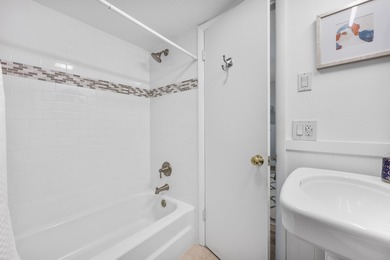 Beautifully remodeled 2-bedroom, 2-bath Intracoastal residence