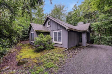 Tamaque Lake / Pinecrest Lake Home For Sale in Pocono Pines Pennsylvania