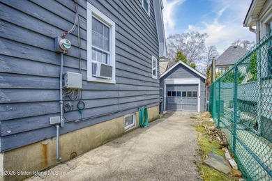 Charming and sun-filled, this 3-bedroom, 2-bath, 1,528 sq ft - photo 26