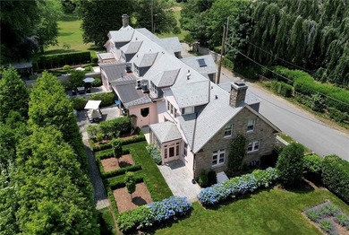 Designed by renowned architect Dudley Newton, this extraordinary - photo 1