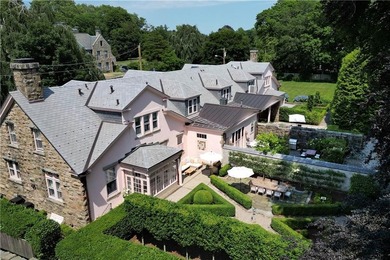 Designed by renowned architect Dudley Newton, this extraordinary - photo 2