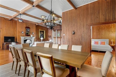 Designed by renowned architect Dudley Newton, this extraordinary - photo 6
