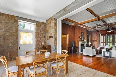 Designed by renowned architect Dudley Newton, this extraordinary - photo 7