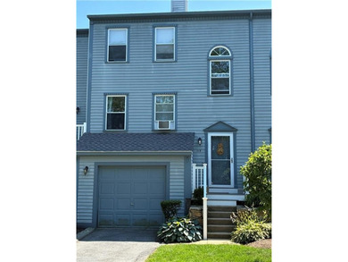 A great Town Home at a Great Price! 2 beds, 2 1/2 baths. Lower - photo 1
