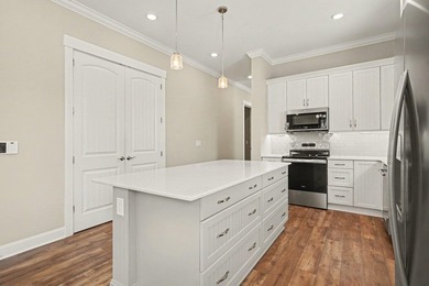 This immaculate Charleston-style Lowcountry home offers - photo 7