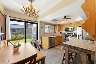 Row-end Hidden Creek townhome ideally located in Canyons Village - photo 11