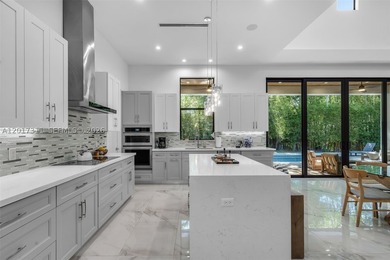 Sophisticated, modern 2019 built Coral Gables residence offering - photo 2