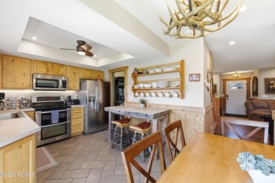 Row-end Hidden Creek townhome ideally located in Canyons Village - photo 12