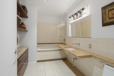 Bienvenue dans ce condo lumineux a aire ouverte, situe au coeur - photo 16