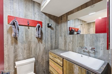 Row-end Hidden Creek townhome ideally located in Canyons Village - photo 16