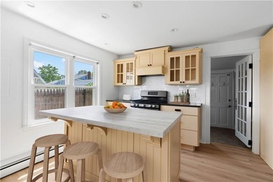 Welcome to your own seaside escape! Perfectly positioned across - photo 8