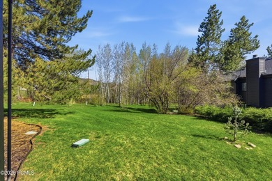 Row-end Hidden Creek townhome ideally located in Canyons Village - photo 24