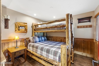 Row-end Hidden Creek townhome ideally located in Canyons Village - photo 25