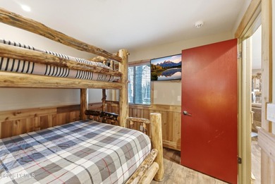 Row-end Hidden Creek townhome ideally located in Canyons Village - photo 26