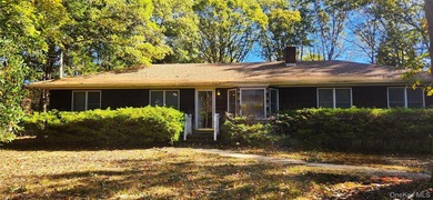 This is a Lovely U-Shaped Sprawling Ranch on over an acre of - photo 1