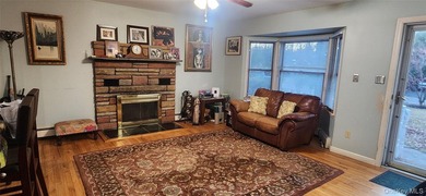 This is a Lovely U-Shaped Sprawling Ranch on over an acre of - photo 3