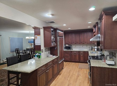 This is a Lovely U-Shaped Sprawling Ranch on over an acre of - photo 5