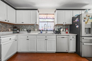 This beautifully maintained 3-bedroom, 2-bath ranch-style home - photo 5