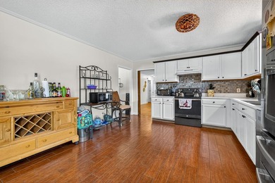 This beautifully maintained 3-bedroom, 2-bath ranch-style home - photo 6