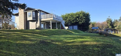 Remodeled in 2022, this pristine split-level home offers sublime - photo 37
