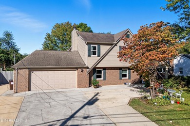 Fort Loudoun Lake Home For Sale in Knoxville Tennessee