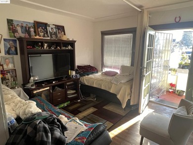 INCREDIBLE POTENTIAL!! Great Duplex w/ bonus bulding, hard to - photo 4