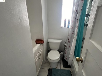 INCREDIBLE POTENTIAL!! Great Duplex w/ bonus bulding, hard to - photo 8