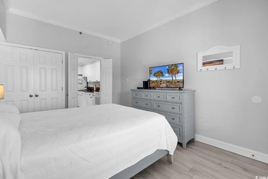 Wake up to the sound of waves and sweeping ocean views from this - photo 4