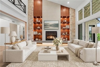 Welcome to this breathtaking modern home in the secluded enclave - photo 10