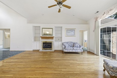 Welcome to this beautifully maintained all-brick 3-bedroom - photo 7