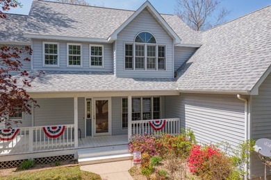 (private lake, pond, creek) Home For Sale in Mt Vernon Illinois