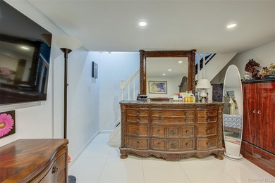 Experience the pinnacle of convenience in this beautifully - photo 22
