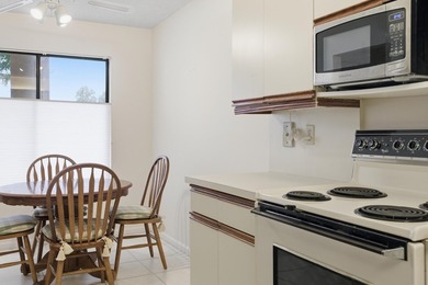This spacious and bright first floor unit is a fantastic value - photo 9