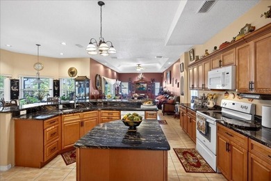 Stunning Estate Home on Double Lot - Space, Elegance & Comfort - photo 3