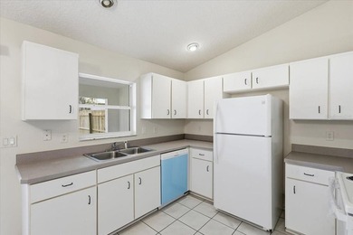 Investment opportunity awaits! This duplex offers two units - photo 6