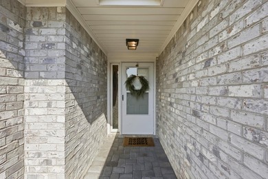 Come and see this beautiful beach oasis today. A beautiful brick - photo 3