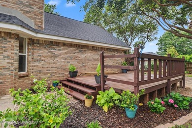 NEW REDUCED PRICE! Nestled in a quiet Cul de sac, this - photo 26