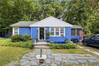 Charming cottage located in the desirable Plum Point Shores - photo 1