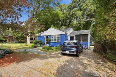 Charming cottage located in the desirable Plum Point Shores - photo 3