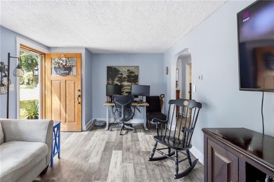 Charming cottage located in the desirable Plum Point Shores - photo 9
