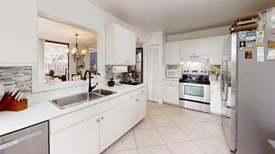 Spacious 2-bedroom, 2.5-bath corner unit located in a desirable - photo 10