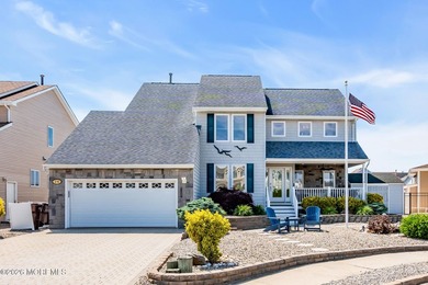 Welcome to 26 Jib Court, a spectacular waterfront retreat tucked - photo 1