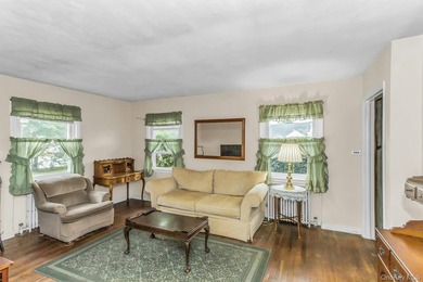 Going Going! Gone! Spacious and beautifully maintained - photo 4