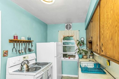 Going Going! Gone! Spacious and beautifully maintained - photo 10
