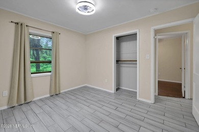 Tucked beneath a canopy of majestic, sprawling Live Oak trees - photo 22