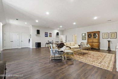 Straight out of a magazine! This beautiful executive estate in - photo 40