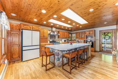 Set on sought-after Squirrel Lake, this inviting year-round 3 BD - photo 9
