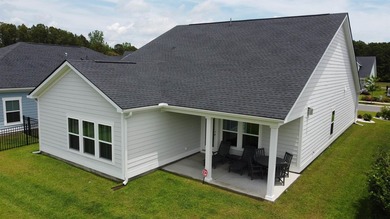 This 3 bedroom plus flex room, 2 bath home is located in - photo 8